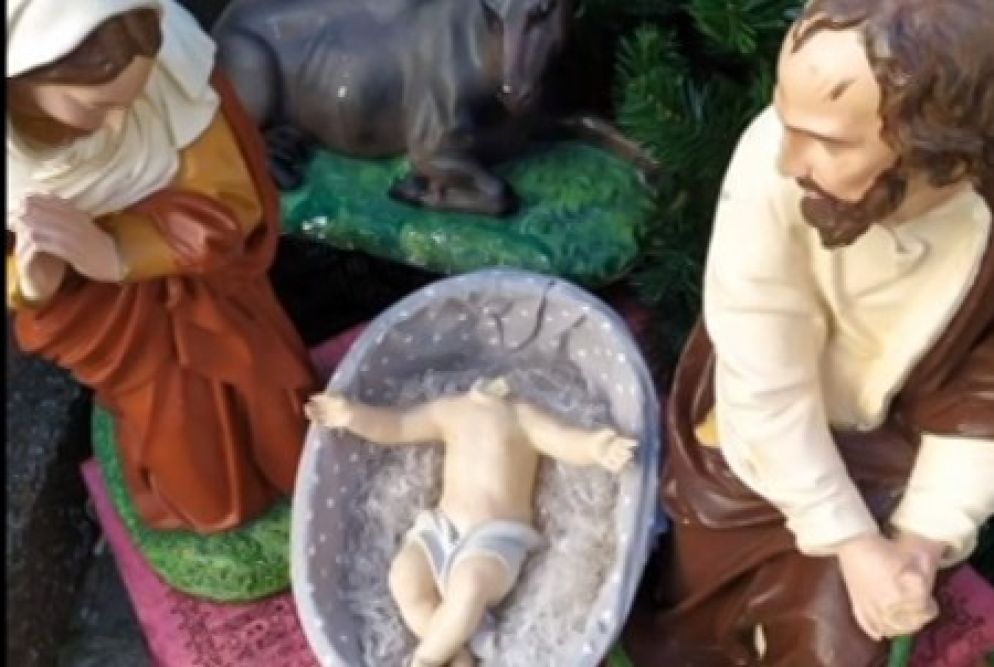 Il Bambinello di gesso senza testa - Frame da video da Unionesarda.it