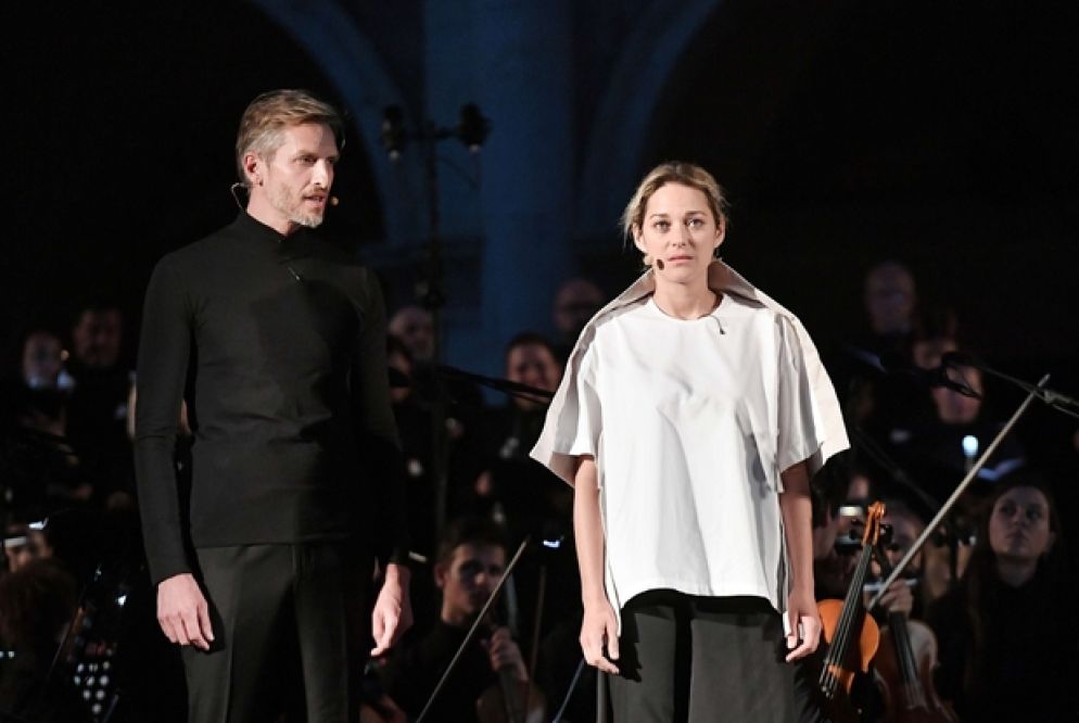 Gerorges Gay (Ffra' Domenico) e marillon Cotillard (Giovanna d'Arco) nell'oratorio "Jean d’Arc au bûcher" (foto Maria Laura Antonelli)