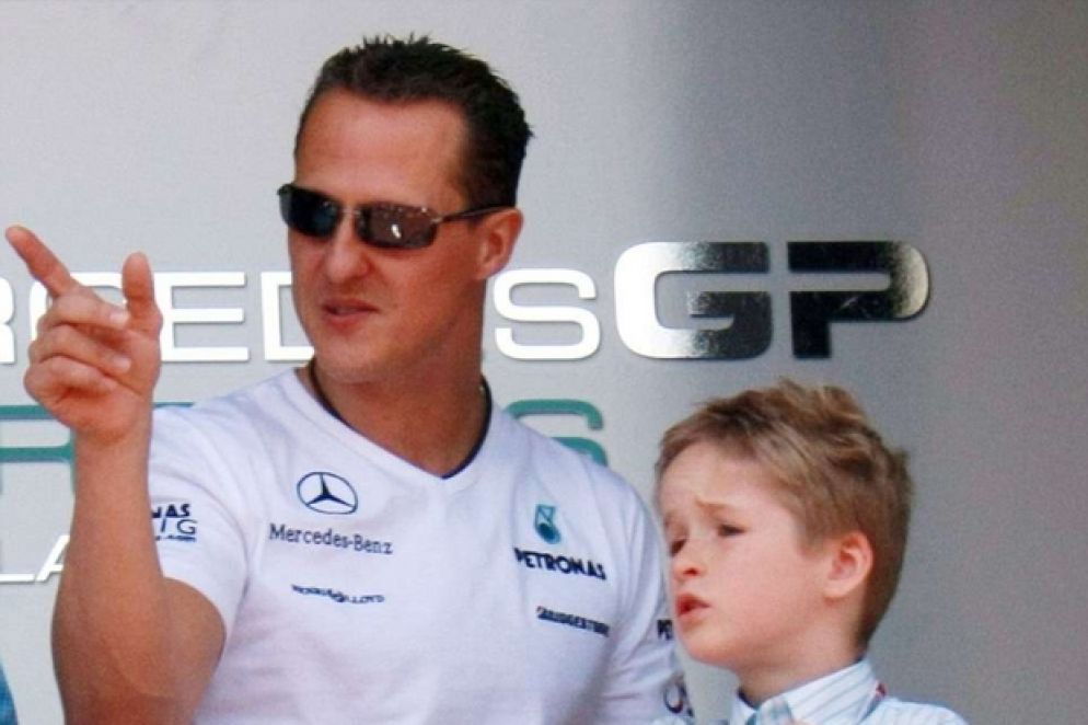 Qui a fianco, Mick Schumacher, 19 anni, attuale leader in F.3 In basso, con lo sfortunato papà, il campione di F.1 Michael Schumacher, prima dell’incidente che l’ha paralizzato