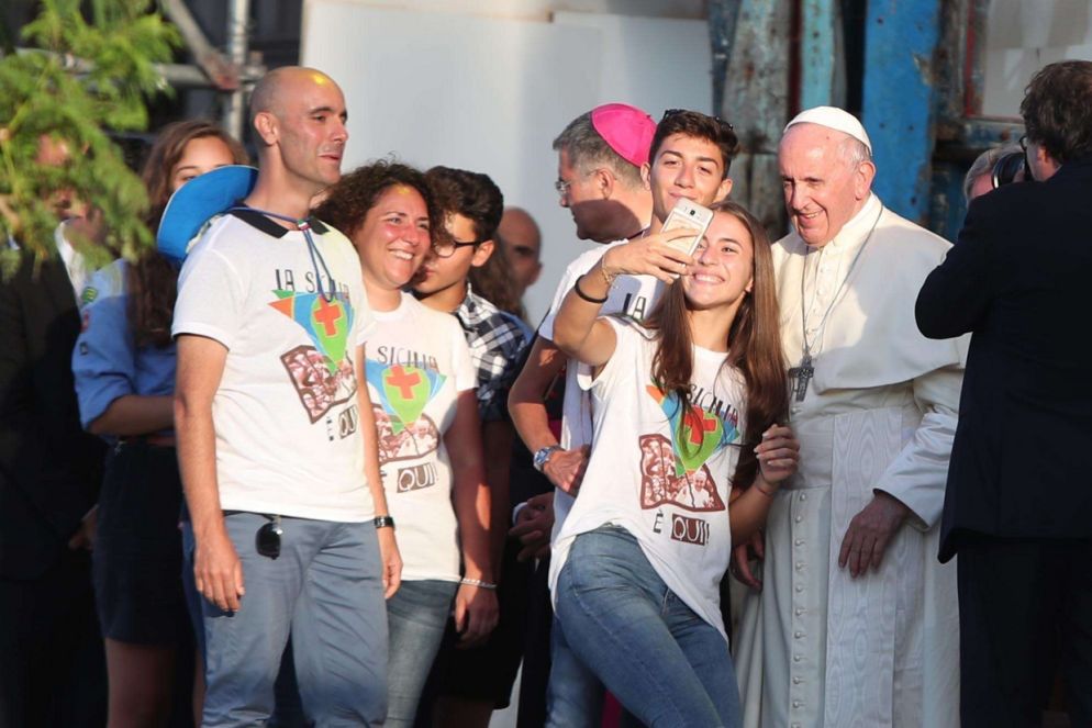 L'incontro del Papa con i giovani a Palermo (Ansa)