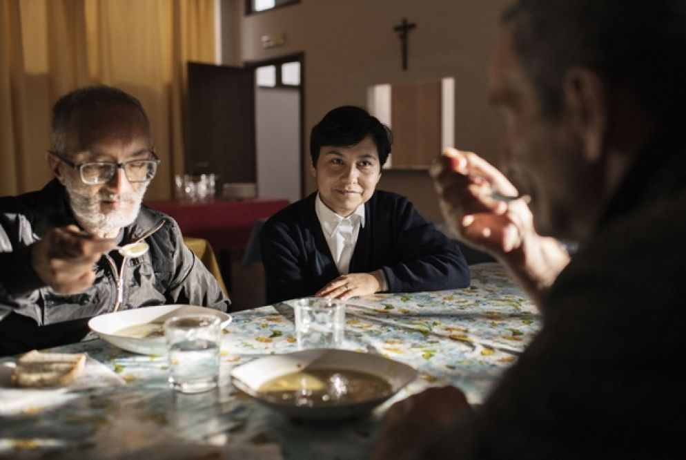 La mesa Casa Nostra di Cosenza, foto per la campagna 8x1000 del 2018 (Francesco Zizola)