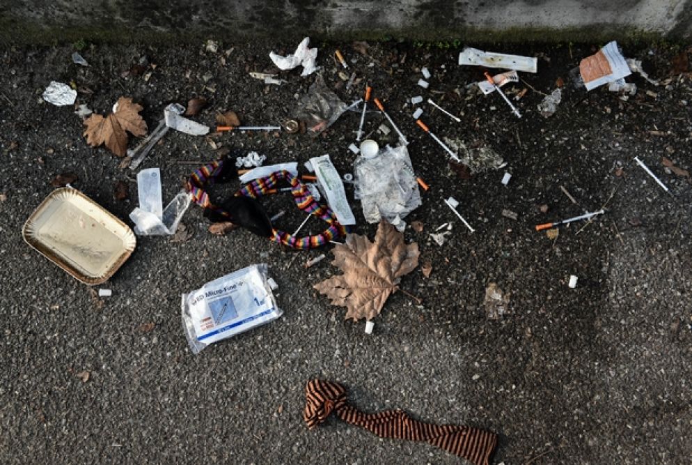 L'immagine di un sottopasso, alla periferia di Milano