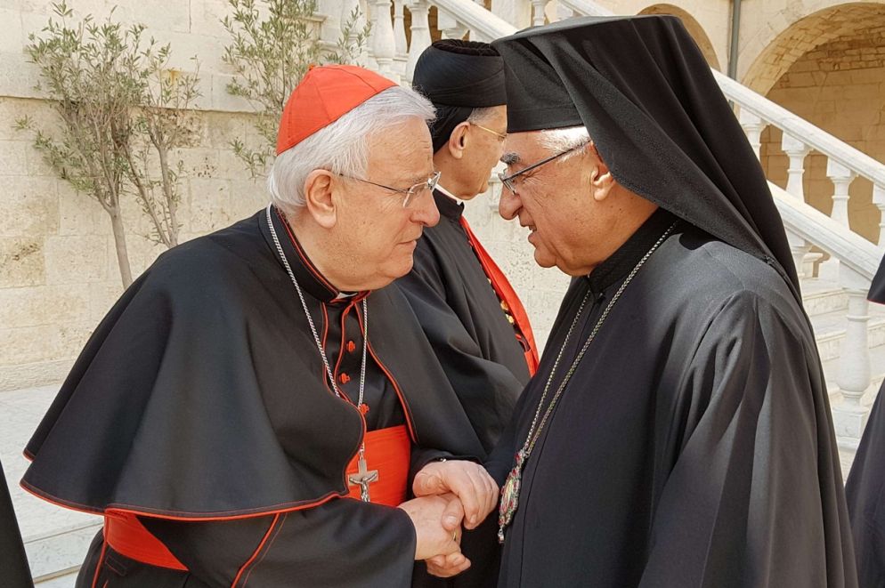 Il cardinale Gualtiero Bassetti durante una sua visita in Libano - Avvenire