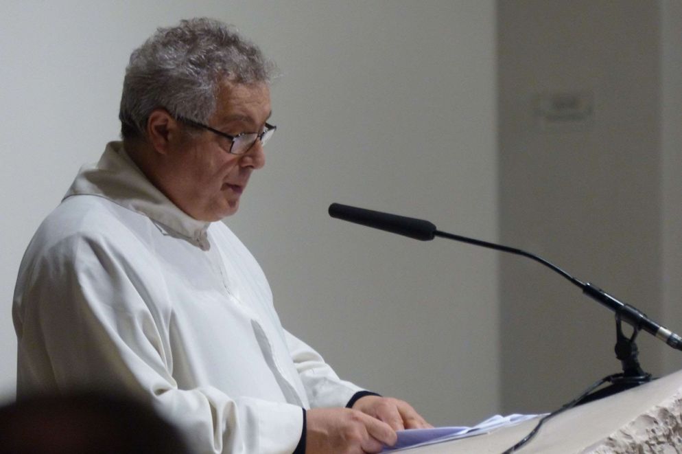 Don Giovanni Nerbini durante una celebrazione