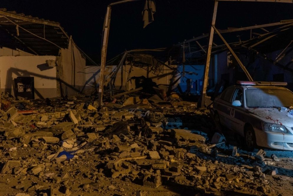 Il centro di Tajoura dopo il raid aereo di mercoledì (Ansa)
