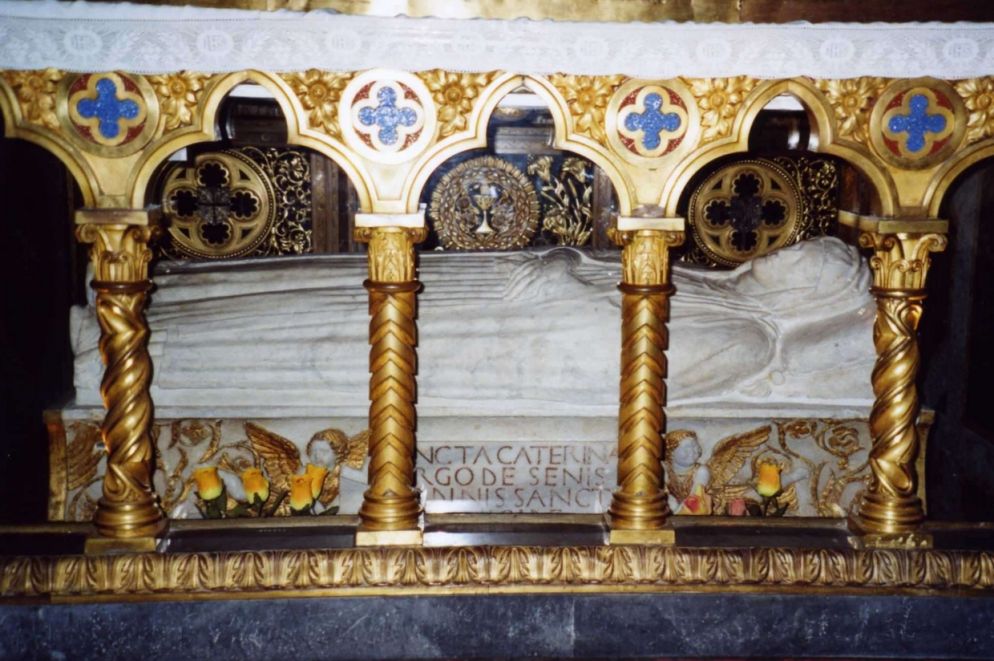 La tomba di santa Caterina nella Basilica di Santa Maria sopra Minerva a Roma