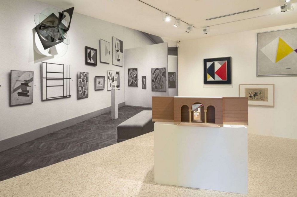 L'allestimento della mostra alla Collezione Guggenheim