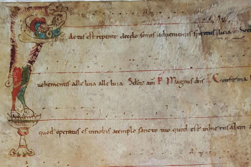 Un particolare della pergamena di antifonario ritrovata a Pavia, risalente agli anni intorno al 1100 (Ansa)