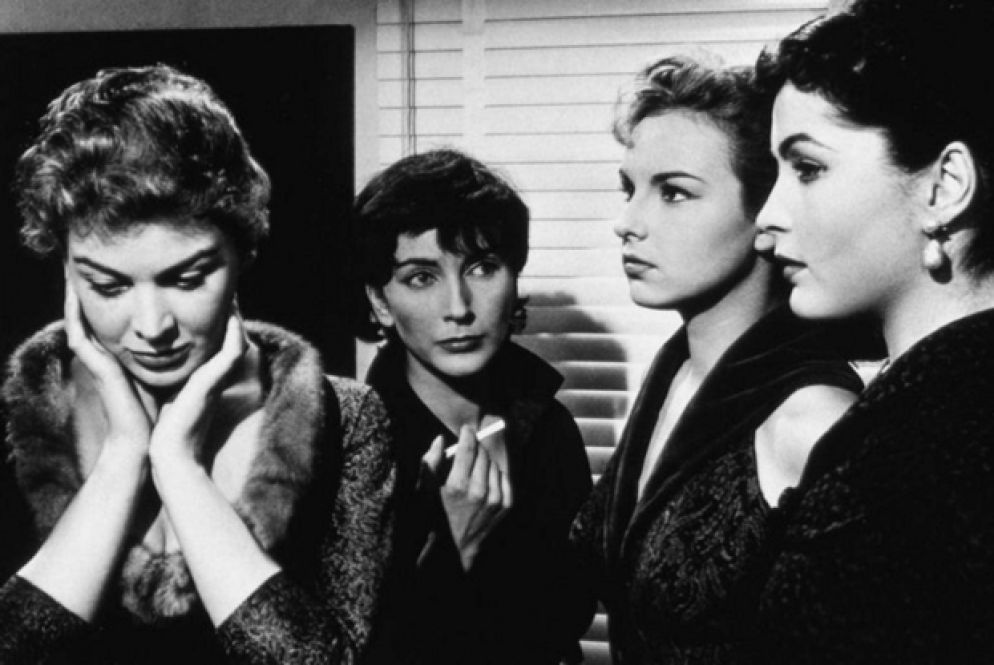 Valentia Cortese, la seconda da sinistra, nel film di Michelangelo Antonioni "Le amiche"