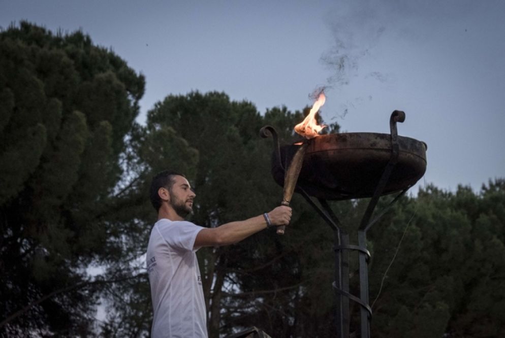 La fiaccola benedetta da papa Francesco