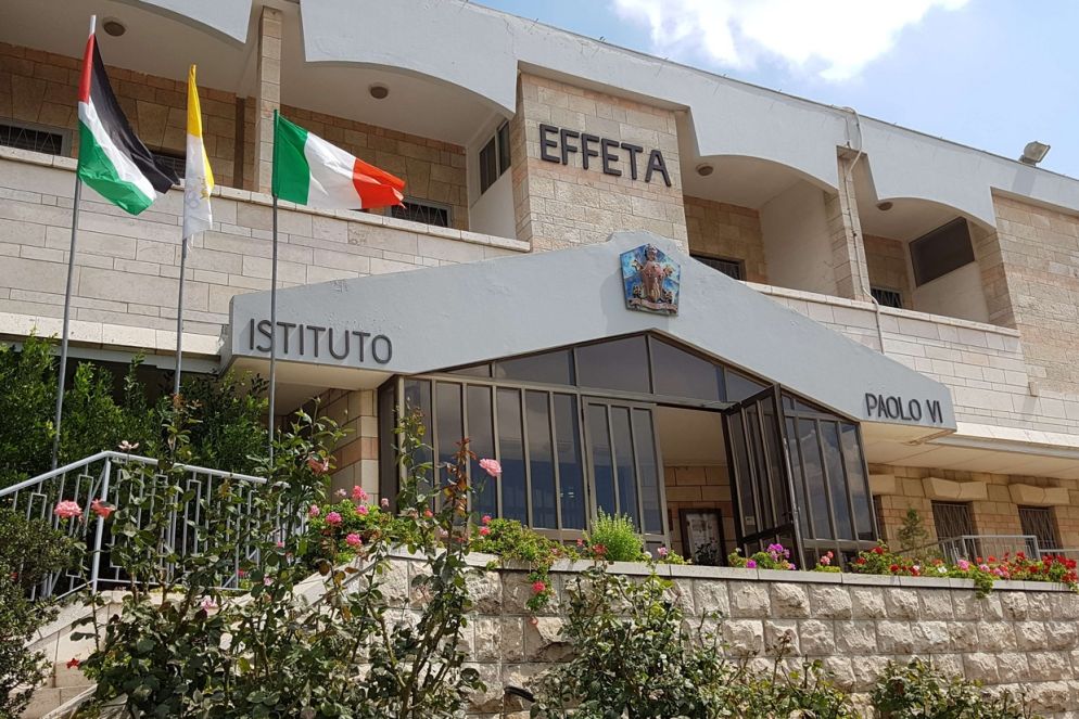 L'ingresso dell'istituto Effetà voluto a Betlemme da Paolo VI (foto Gambassi)
