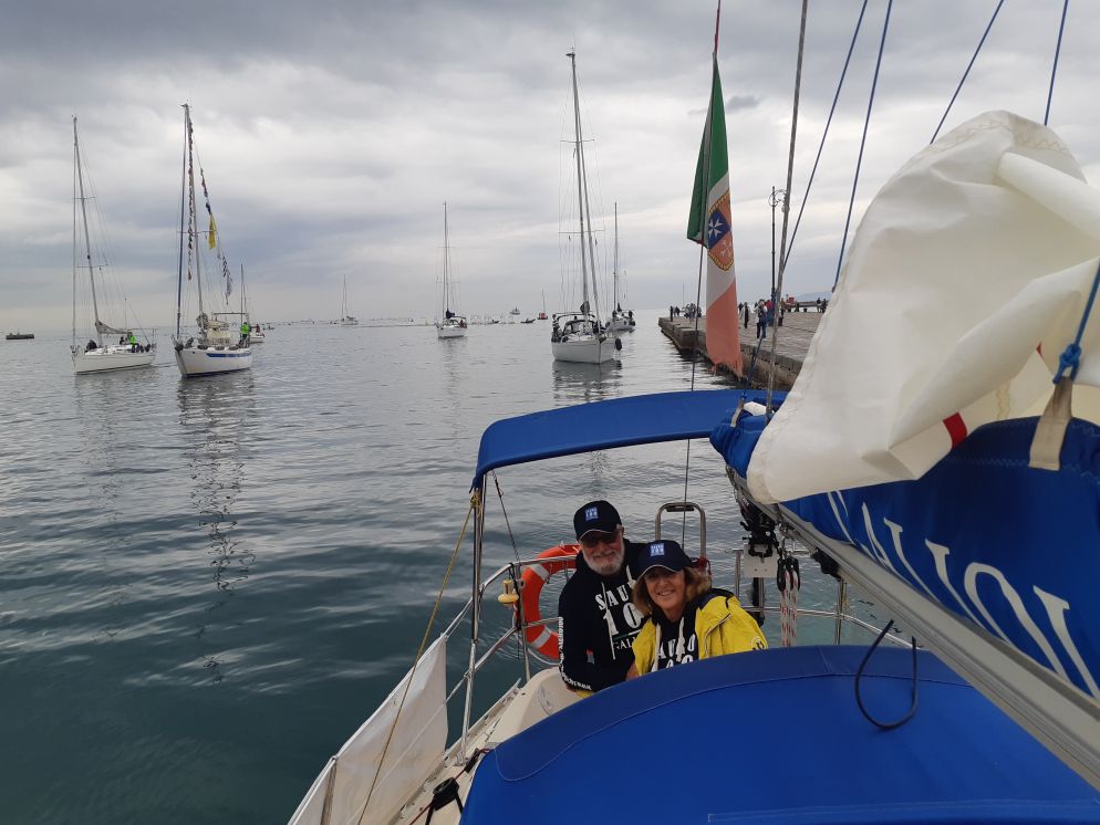 L'ingresso a Trieste, scortato da una flotta di velieri in festa