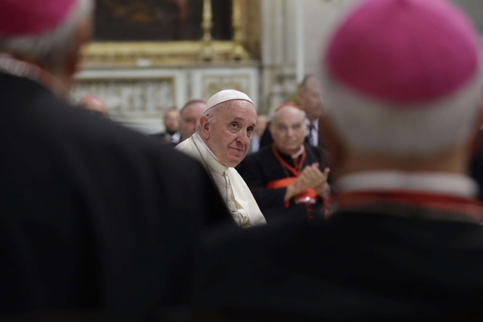 L'incontro del Papa con il clero nella Cattedrale di Palermo (VaticanMedia/Ansa)