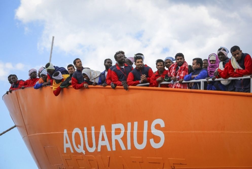 Il finto nostromo. «Sull’Aquarius nessun disagio» - Si è finto nostromo della nave Aquarius e ha raccontato di essere stato licenziato per aver detto che a bordo si balla e si gozzzoviglia. Gli hanno creduto in molti. Ma era una provocazione.