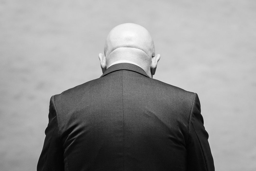 Vassily Nebenzia, rappresentante permanente della Federazione Russa alle Nazioni Unite, prende in esame la lettera della missione dell’ONU per la Gran Bretagna e il Nord Irlanda, Palazzo delle Nazioni Unite, New York (NY), USA, 14 marzo 2018 © courtesy UN Photo/Manuel Elias