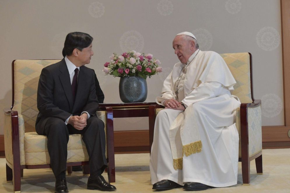 Francesco a colloquio con l'imperatore (Ansa)