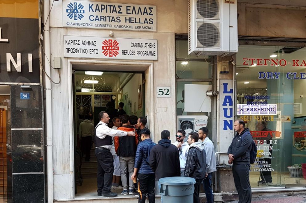 La mensa Caritas per rifugiati e poveri nel cuore di Atene