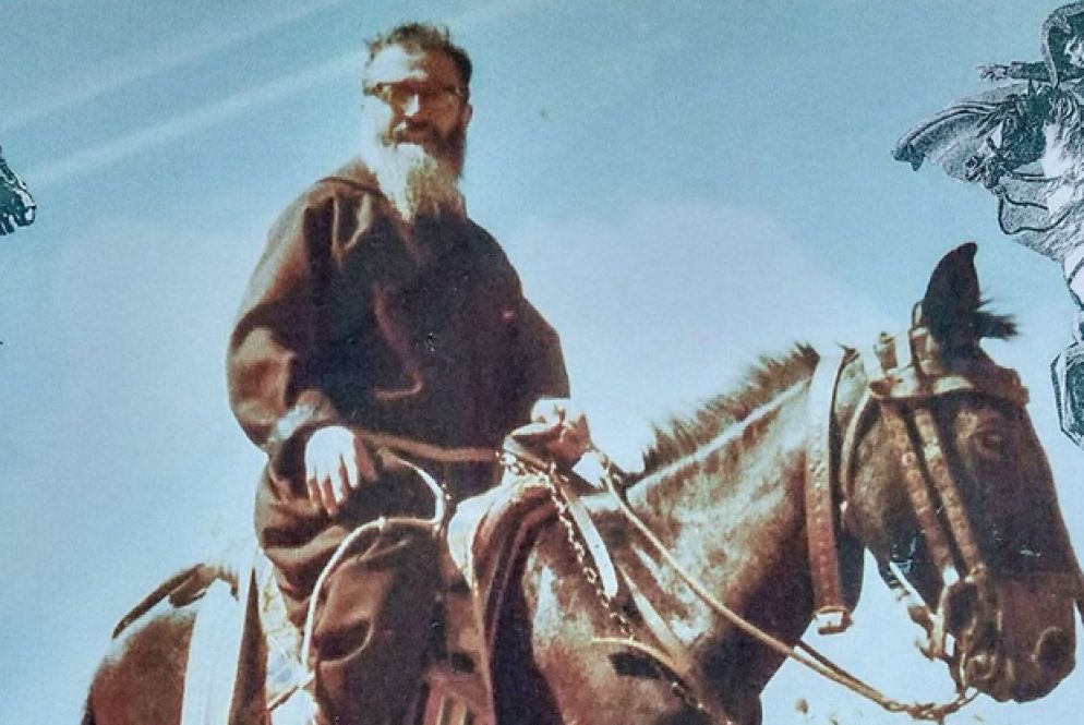 Padre Stanislao Santachiara da San Severino durante la sua missione in Brasile