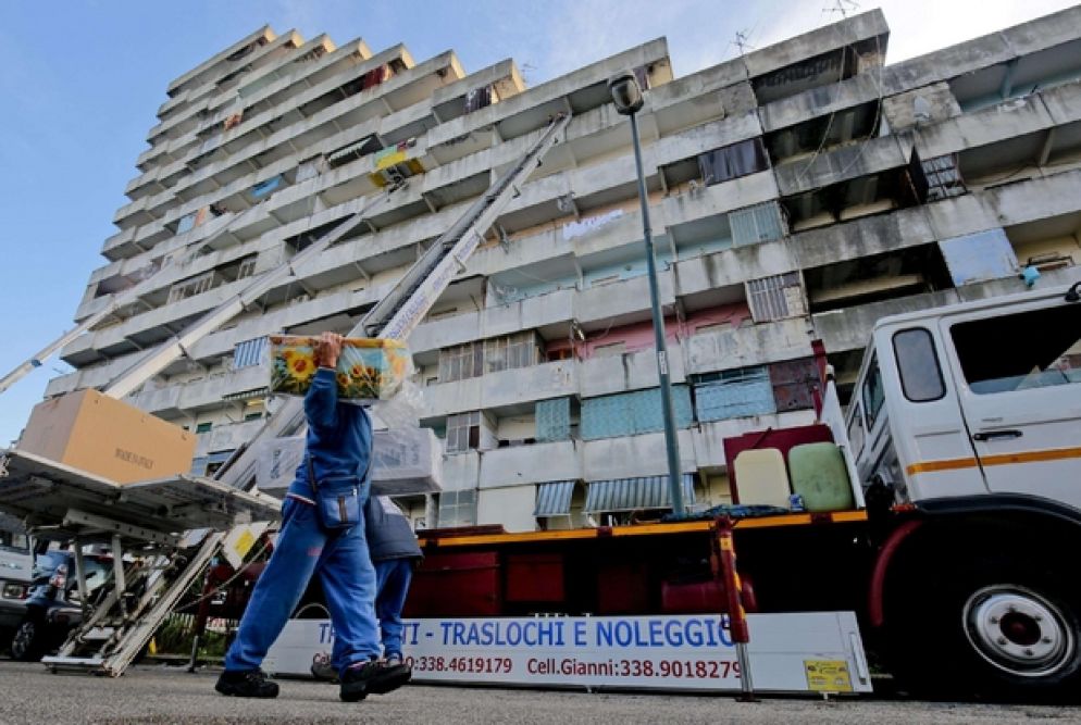 Sull’area liberata verranno costruiti due campi sportivi. Previsti anche camminamenti pedonali, zone attrezzate, panchine, parcheggi. Il Comitato di quartiere: è il risultato di 35 anni di lotta e resistenze