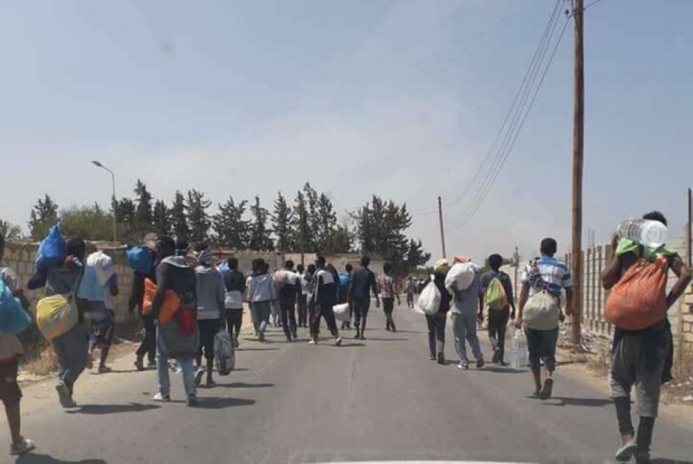Colonne di migranti a Tripoli (foto tratta dal profilo Twitter di Migrace Organisation)