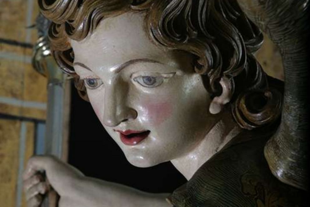 Scultura in legno Anton Maria Maragliano: un particolare del “San Michele Arcangelo”