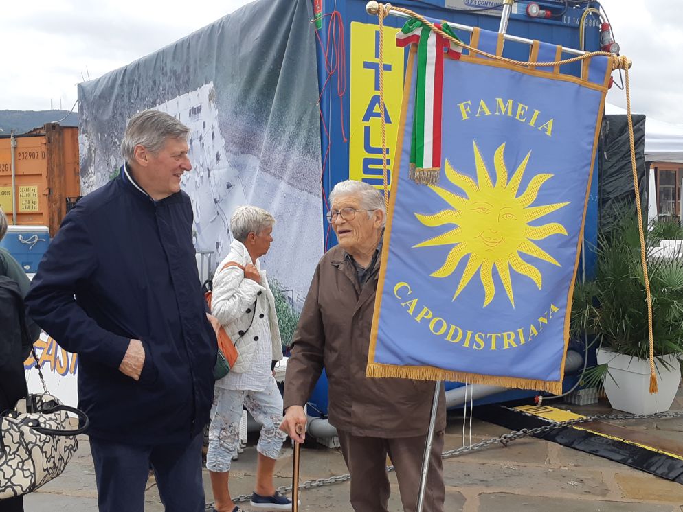 L'abbbraccio degli italiani di Capodistria