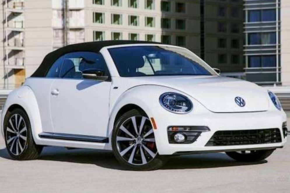 L'ultima generazione del Maggiolino, qui in versione cabrio