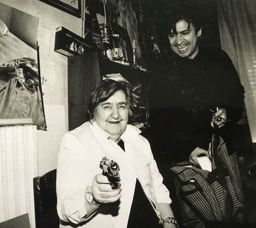 Alda Merini scherza con Manuel Serantes Cristàl