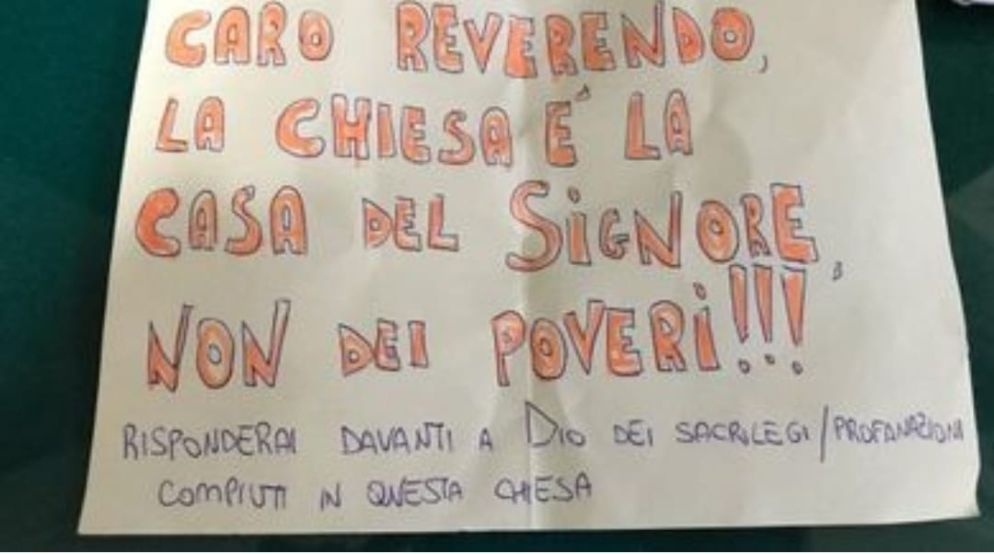 Il biglietto di minacce ricevuto da don Pietro Sigurani