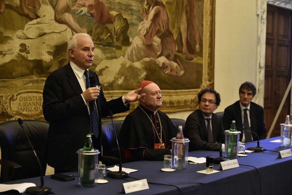 Un momento della presentazione del francobollo di Avvenire (Foto Siciliani)