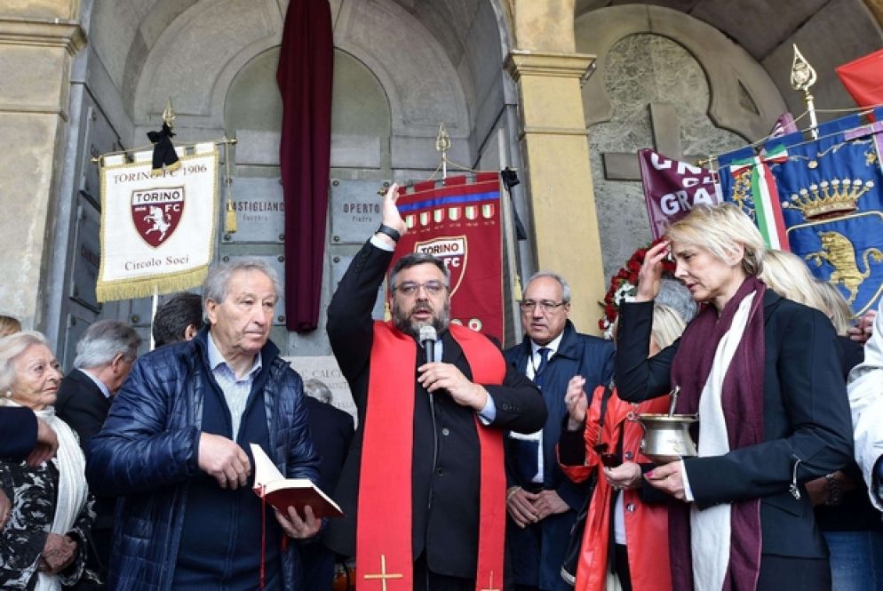 Commemorazione del Grande Torino al Cimitero Monumentale oggi con la benezione da parte di don Riccardo Robella, cappellano del Toro