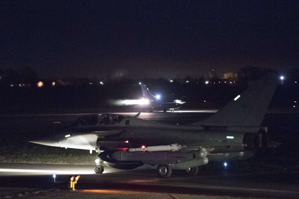 Un Dassault Rafale francese pronto al decollo dalla base di Saint Didier (Ansa)