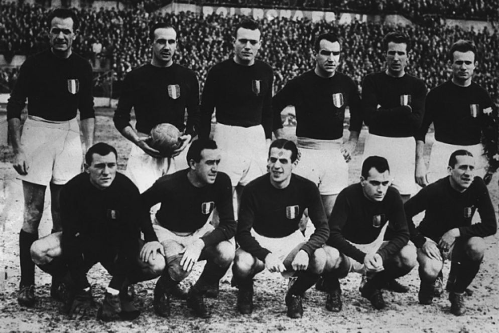 Torino calcio, grande Torino 1949 Da sinistra La squadra perita a Superga: Eusebio Castigliano, Aldo Ballarin, Mario Rigamonti, Ezio Loik, Virgilio Maroso, Valentino Mazzola. Accosciati: Valerio Bacigalupo, Romeo Menti, Franco Ossola, Danilo martelli, Guglielmo Gabetto