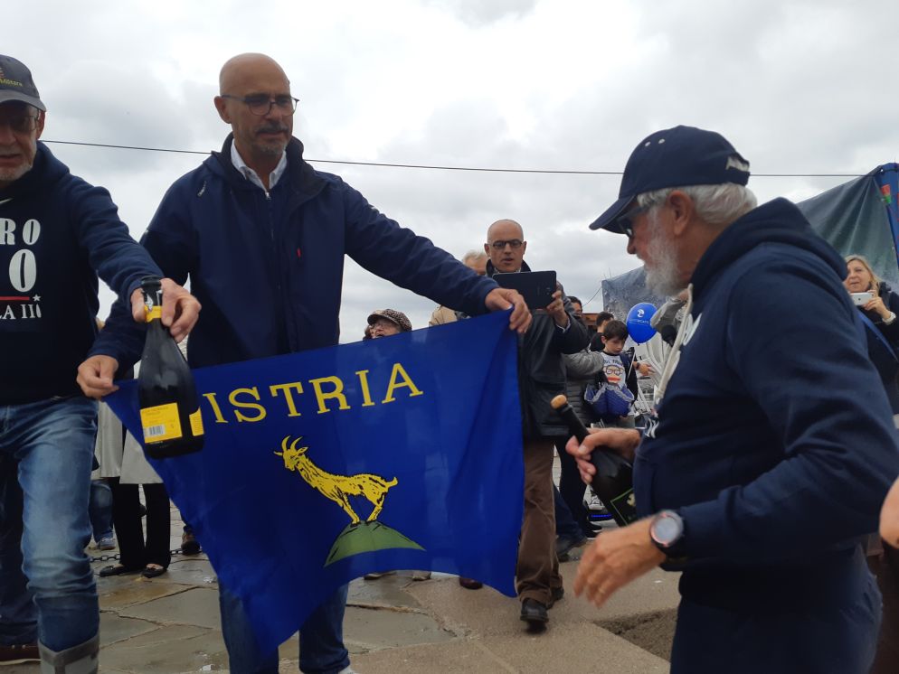Esuli istriani accolgono Romano Sauro a Trieste