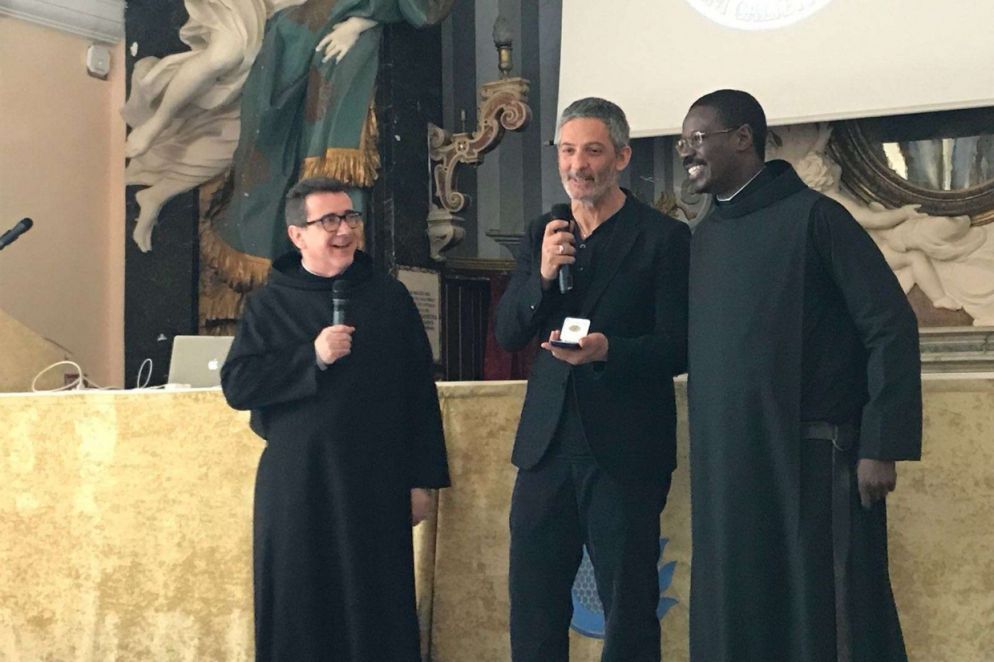 Fiorello con i vertici dell'ospedale Fatebenefratelli