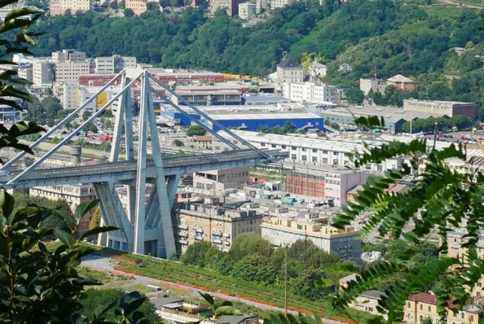 Il ponte spezzato (Fotogramma)