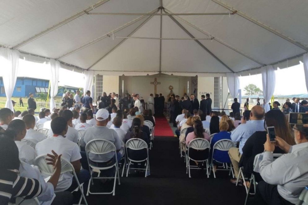 La liturgia penitenziale con i giovani carcerati (foto Cristina Cabrejas)