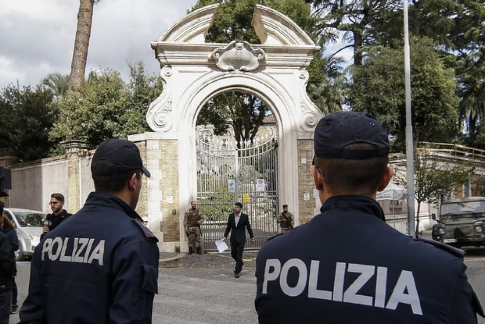 La palazzina in cui lo scorso ottobre sono state ritrovate ossa (Ansa)