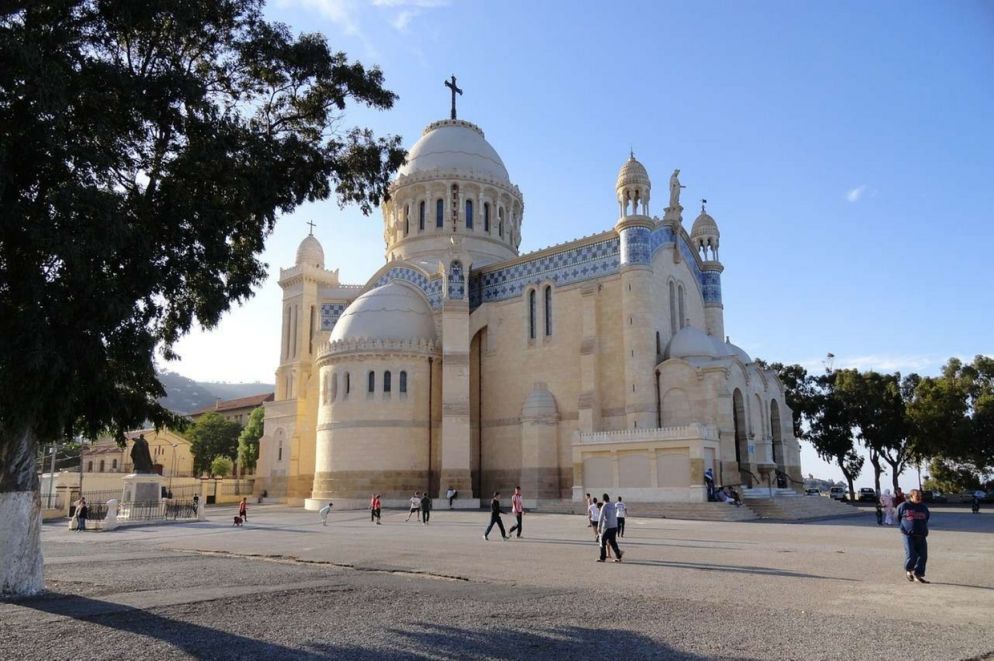 La basilica di Nostra Signora d’Africa su un promontorio di Algeri - Archivio
