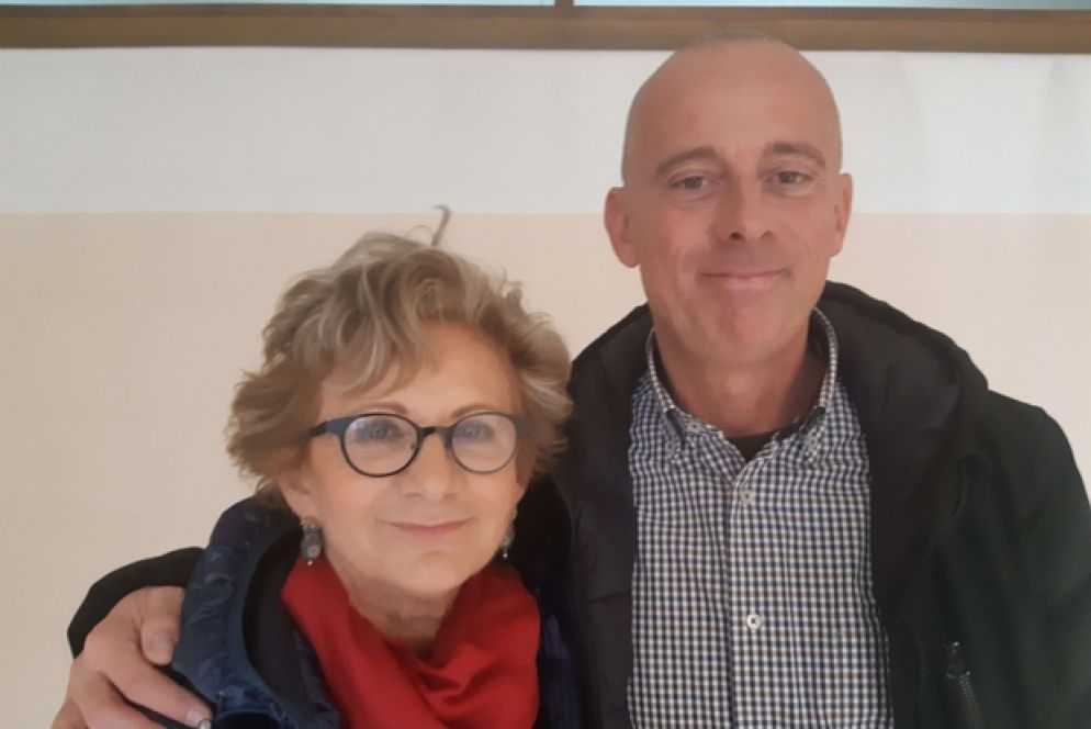 L'oncologa Daniela Degiovanni insieme a Stefano, il primo infermiere di Vitas