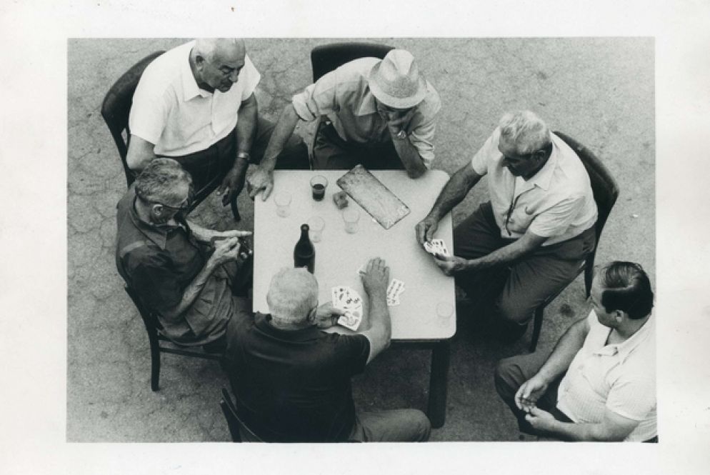 Uno scatto inedito di Gianni Berengo Gardin a Luzzara che non entrò nel libro “Un paese vent’anni dopo” (1976) in mostra a Reggio Emilia - Gianni Berengo Gardin
