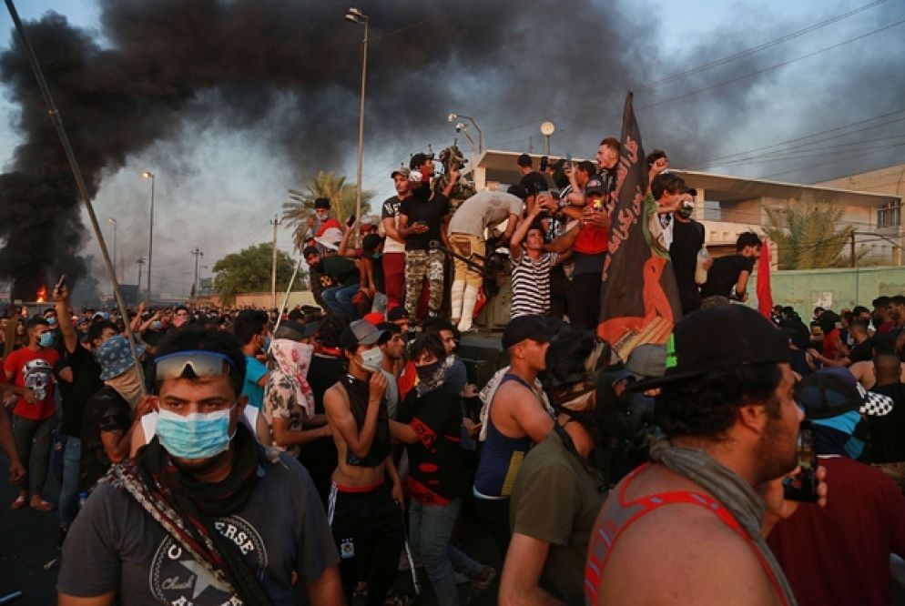 La polizia è accusata di aver sparato sulla folla nelloa capitale Baghdad (Ap0)