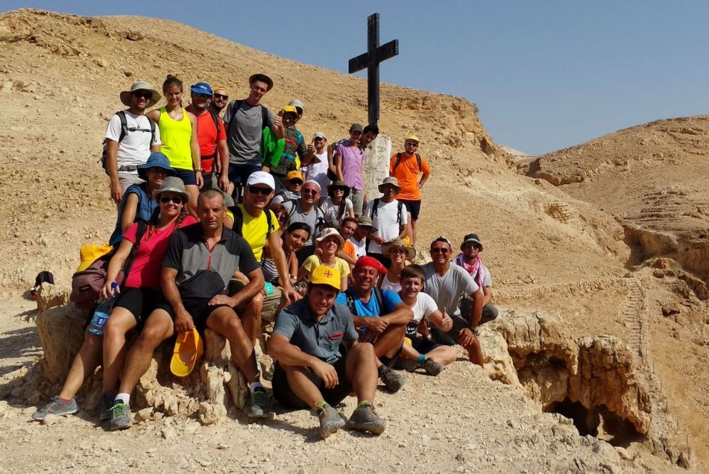 Pellegrini lungo il cammino da Gerico a Khan al Ahmar, nei pressi del monastero di San Giorgio di Koziba