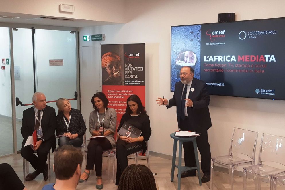 La presentazione del dossier Amref. Da sinistra: Tarquinio (Avvenire), Pertici (Repubblica), Cuffaro (Tg3 Mondo), Duraccio (Tg1), Bernardini (Tv Talk)