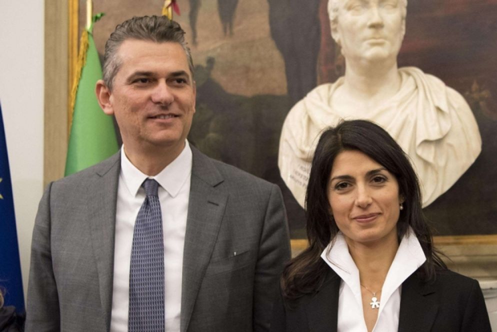 Virginia Raggi e l'ex manager dell'Ama Lorenzo Bagnacani (Ansa)