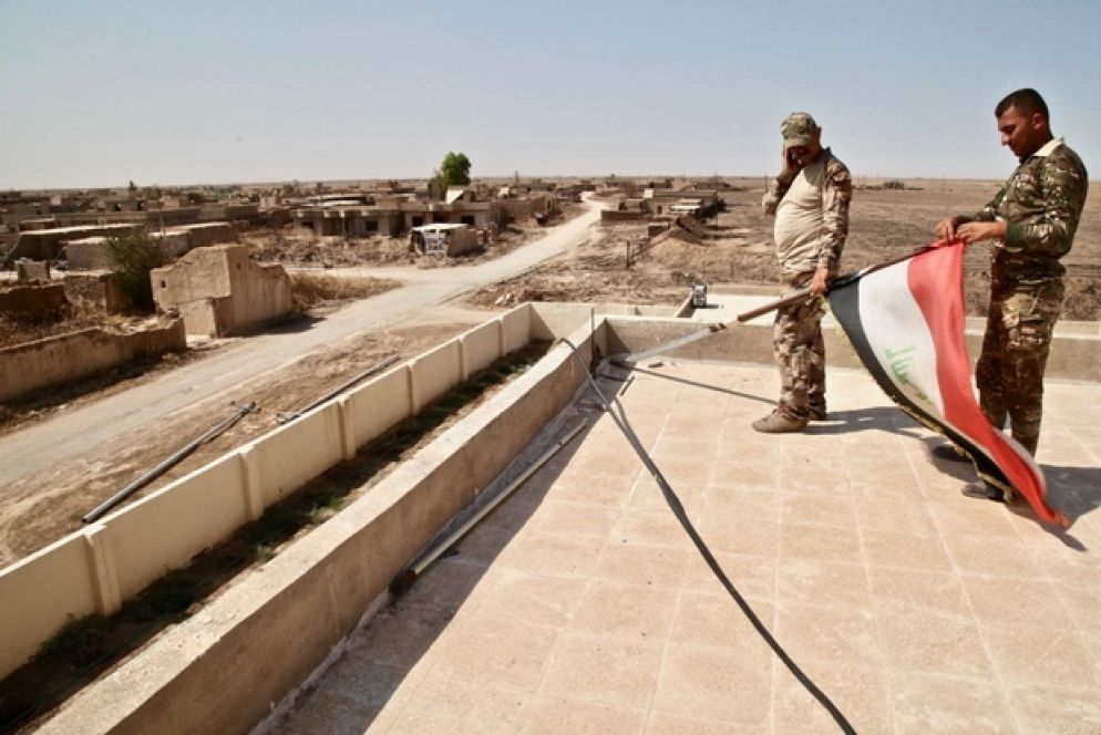 Soldati sul tetto dell’edificio divenuto museo del genocidio (Lucaroni)