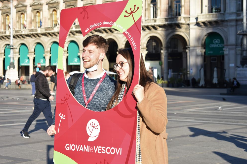 "Ma quei vescovi sanno che stanno parlando a giovani del 2021 o pensano di parlare a gente del secolo scorso?" è una delle domande che gli amici hanno rivolto ai ragazzi che hanno partecipato all’evento. “Spesso si va a Messa perché si deve. Il mondo di oggi è il mondo delle scelte, io voglio essere protagonista della scelta, del rito che ho scelto. Non vogliamo essere spettatori passivi”.