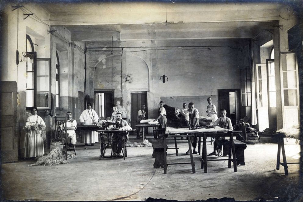 Il laboratorio artigianale dove si preparavano materassi