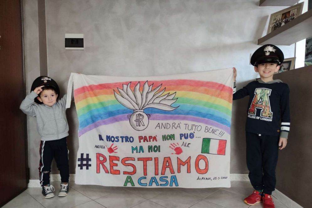 In questi giorni si legge ovunque e forse la scriviamo anche noi: “Andrà tutto bene” è la frase slogan della pandemia da coronavirus in cui siamo immersi. Un motto che vuole essere un invito a non perdersi d’animo di fronte all’incertezza di quel che sarà. Un richiamo al valore della speranza, che non finisce mai.