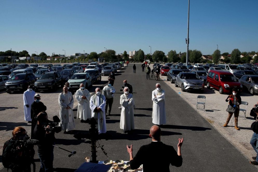 Ora si attende il via libera anche alle funzioni religiose nelle chiese